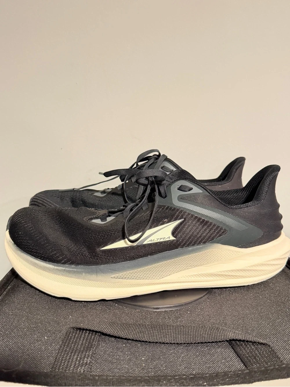 Worn 3 times, Men's Size‎ 10.5 ALTRA Torin 8 Running Sneaker!
